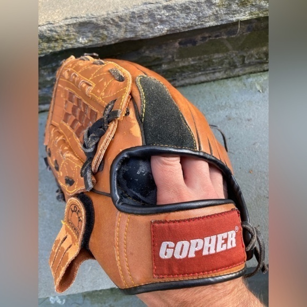Gopher -Leather - Right Handed - Deep Pocket - Fielders Glove